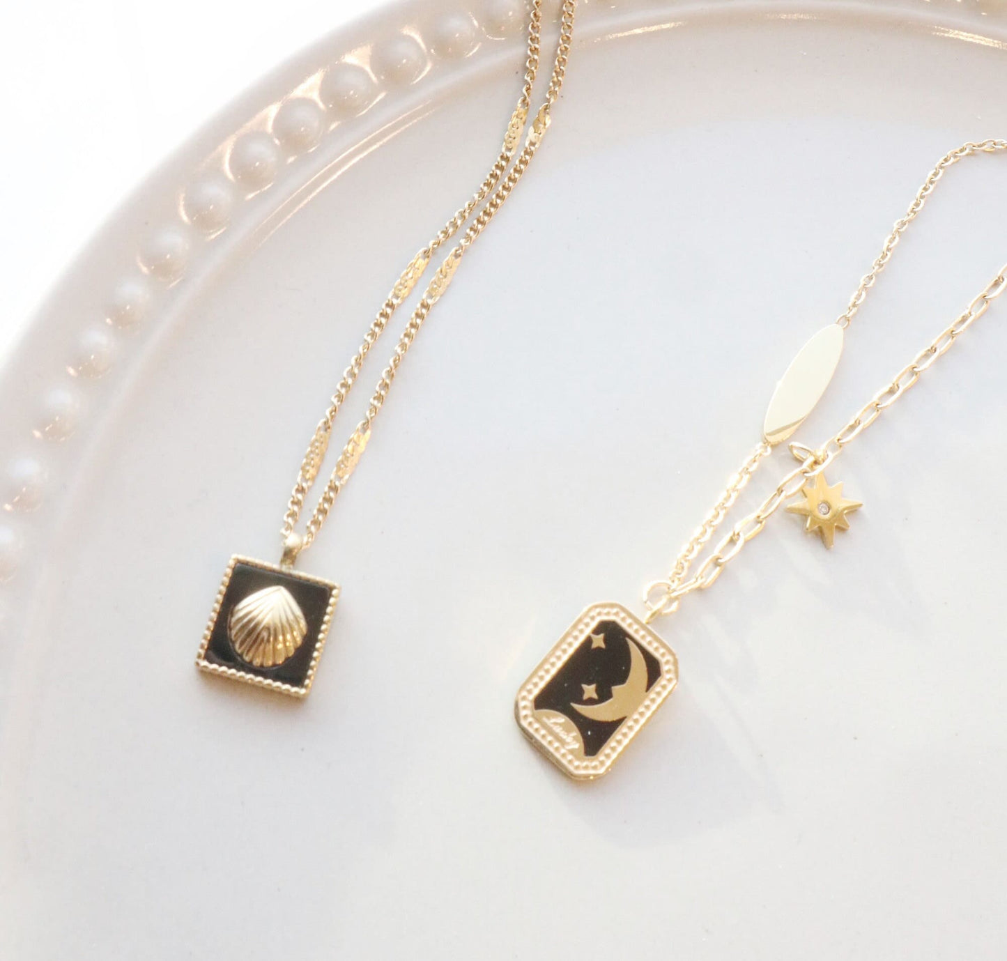 Stainless Steel • Shell Necklace • Vintage Geometric Necklace for Women • Valentine Gift for Her• Mather’s Day Gift • Gold Simple Necklace