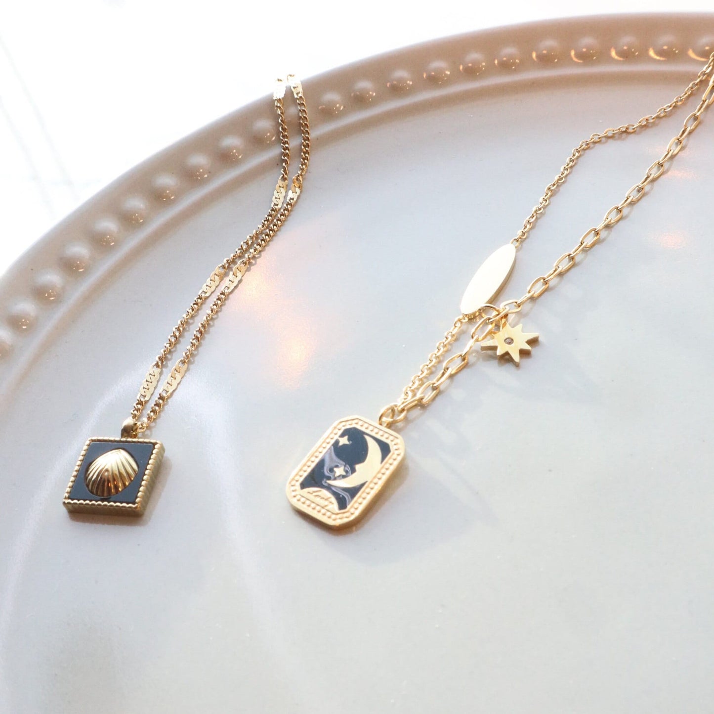 Stainless Steel • Shell Necklace • Vintage Geometric Necklace for Women • Valentine Gift for Her• Mather’s Day Gift • Gold Simple Necklace